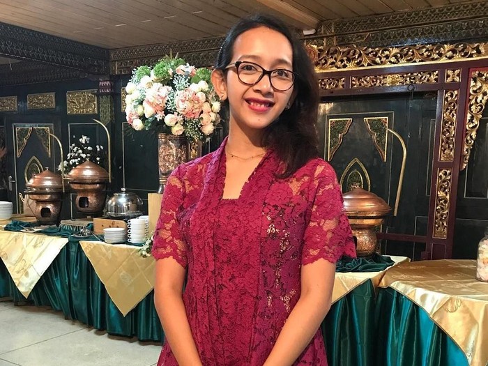 Putri Keraton Naik Becak